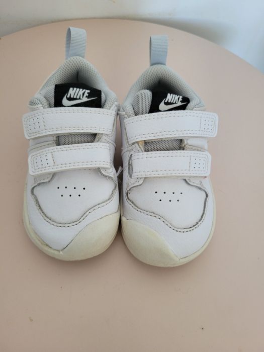 Białe sneakersy na rzep nike unisex 13,5cm