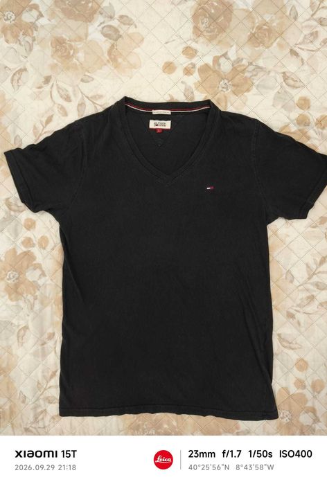 T-shirt Tommy Hilfiger tam. L em muito bom estado.