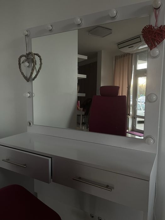 столик для макіяжу з кріслом.САМОВИВІЗ