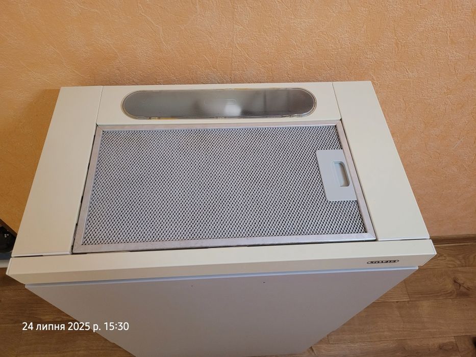 Продам ВИТЯЖКУ з тумбою