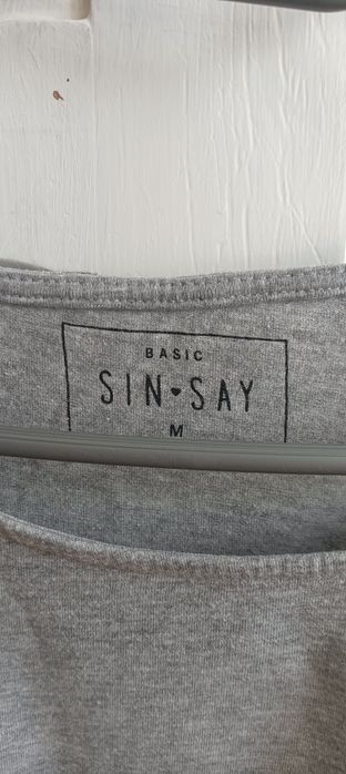 Szary t-shirt Sinsay