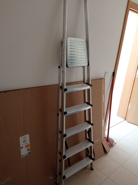 Escadote 6 degraus NOVO