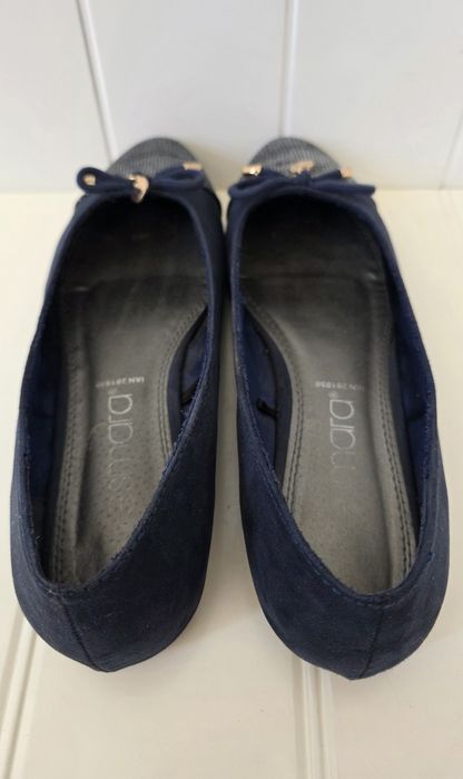 Granatowe balerinki z kokardką 40