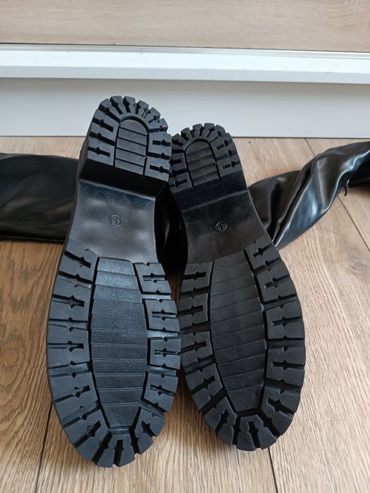 Czarne kozaki na obcasie