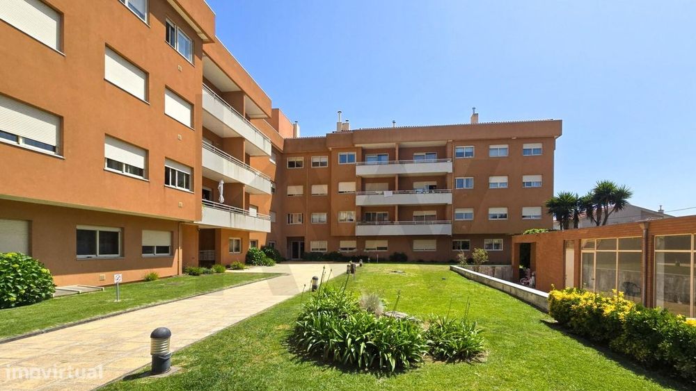 T3 Duplex Remodelado em Condomínio Fechado — São Félix da Marinha / Gr