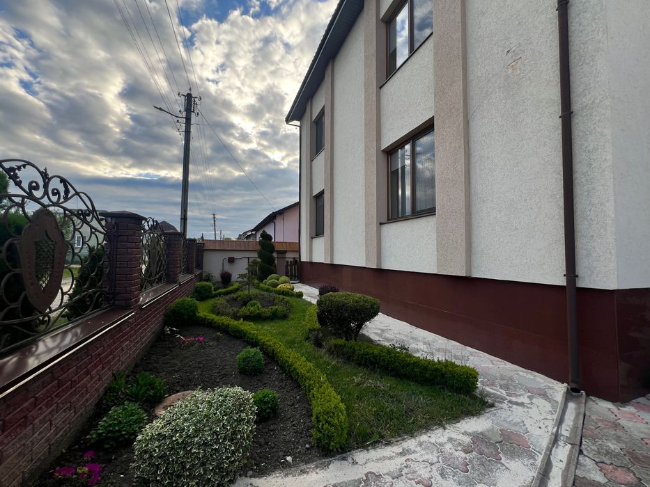 Продаю класний,стильний будинок,всього 10хв до Парку Шевченка та Озера