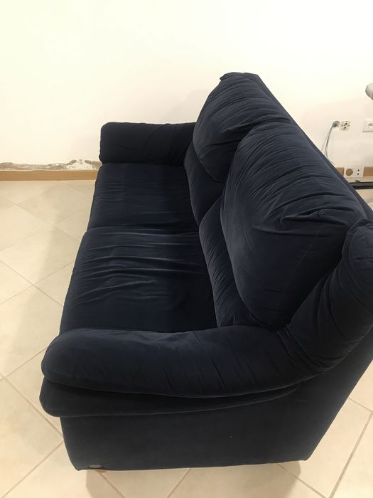 sofa azul escuro