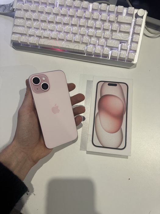 iPhone 15 128GB Pink – jak nowy, 89% baterii
