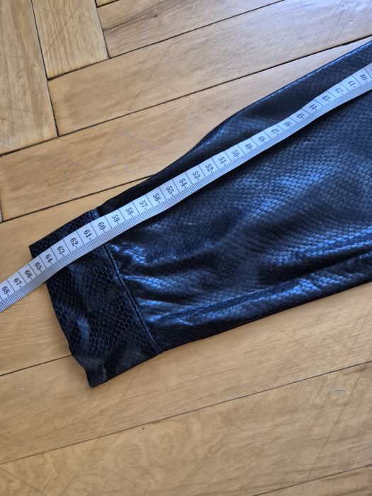 Сорочка з рептильним текстурним візерунком чорна