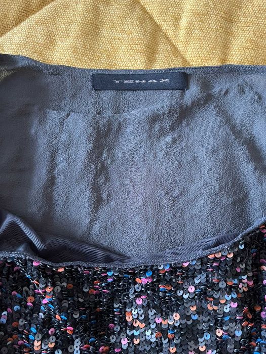 Vertido com lantejoulas coloridas