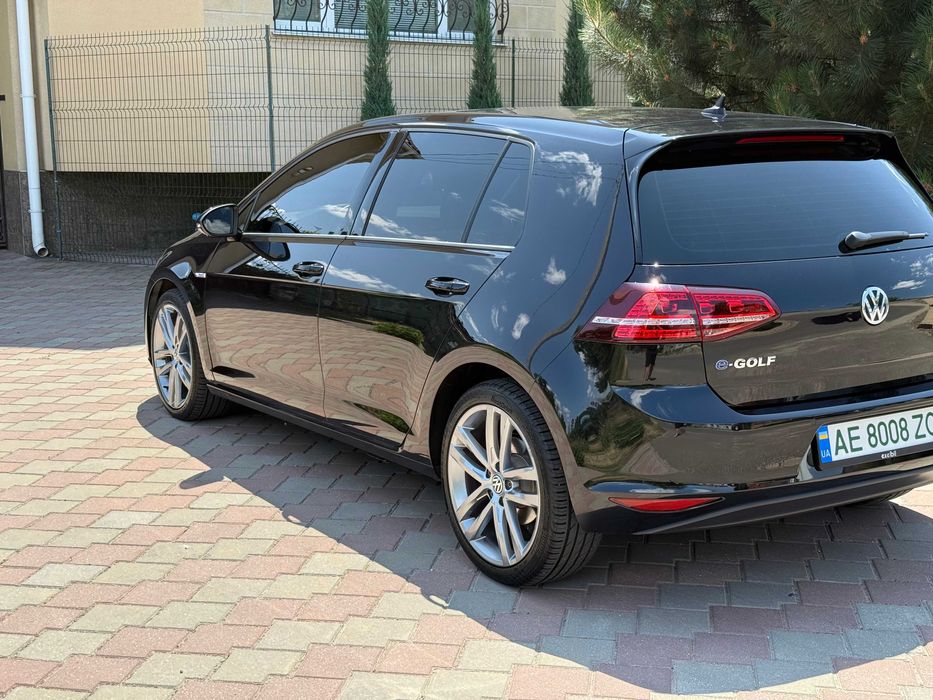 Продам VOLKSWAGEN e-Golf 24кв Електро