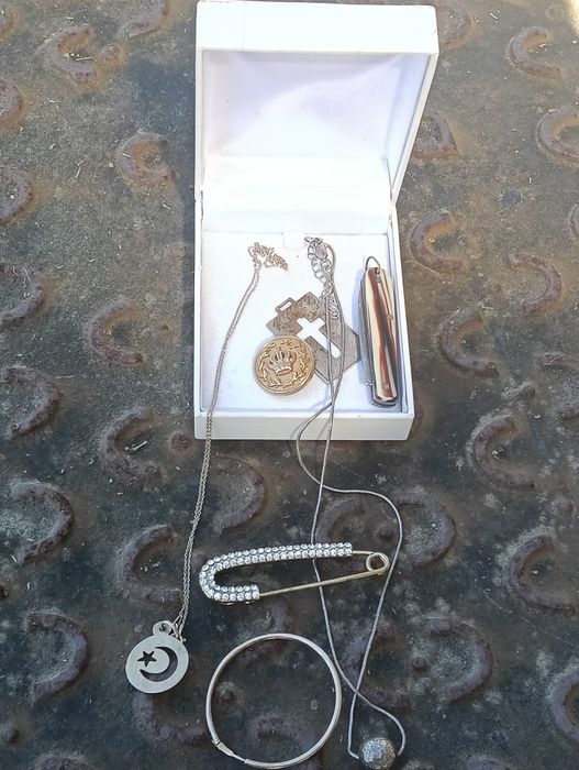 Fios de prata  e argola de prata e outros