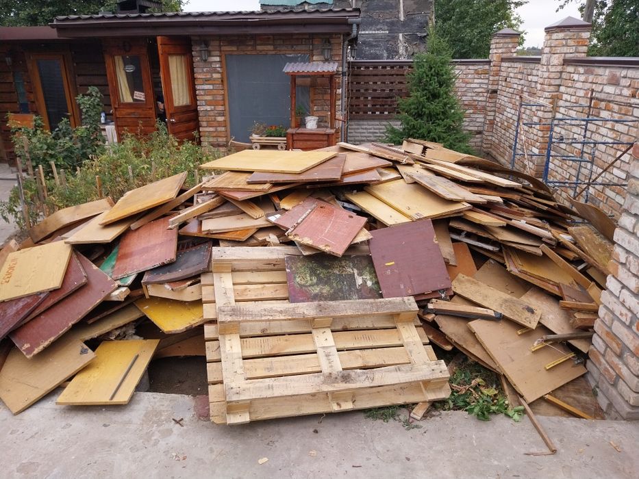 Дрова,доски,мебель и т.д.сад/огород.