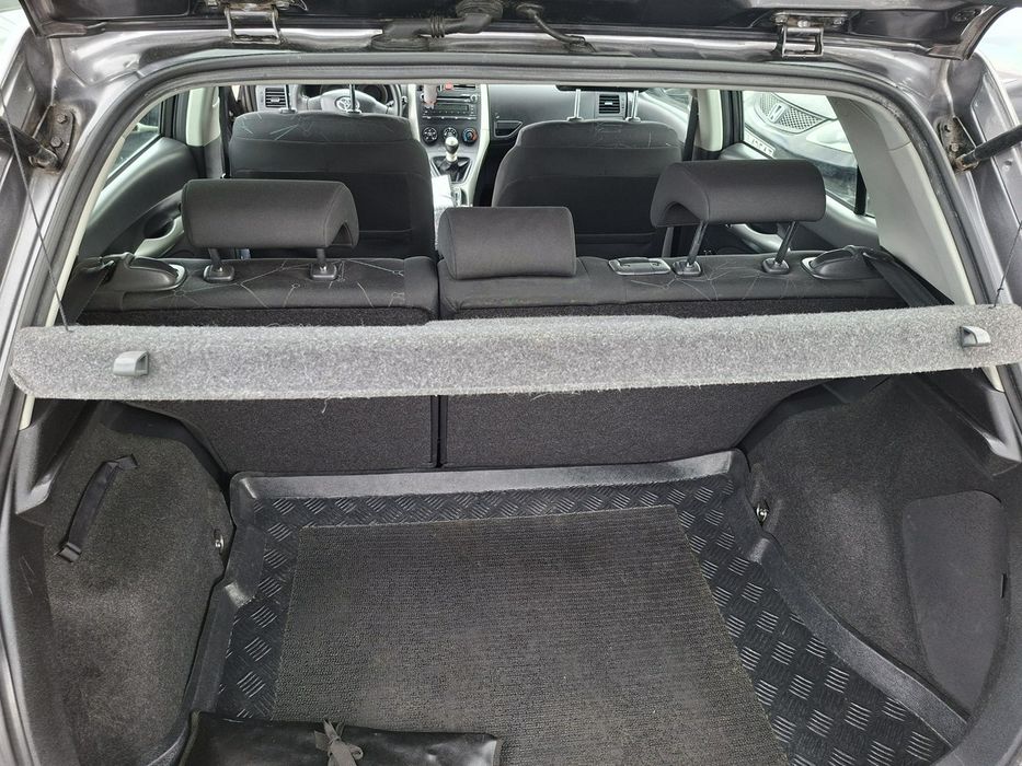 Toyota Auris 1.3 benzyna 5drzwi ważne opłaty