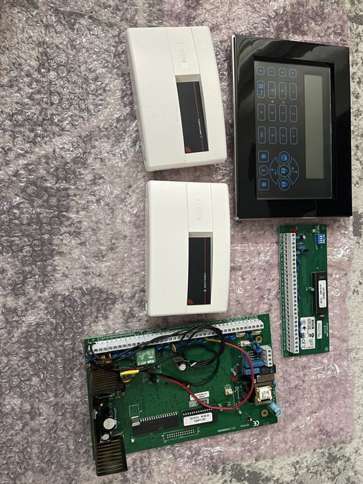 Alarm Rokonet 140 plus moduły.