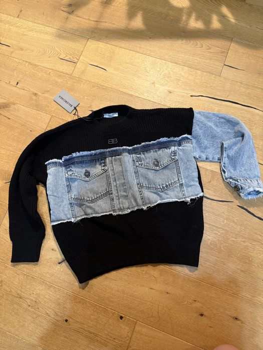Sweterek z jeansem Balenciaga