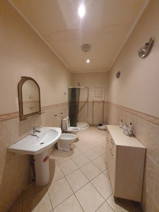 Продаётся добротный 3-х эт.дом в Константиновке для большой семьи.