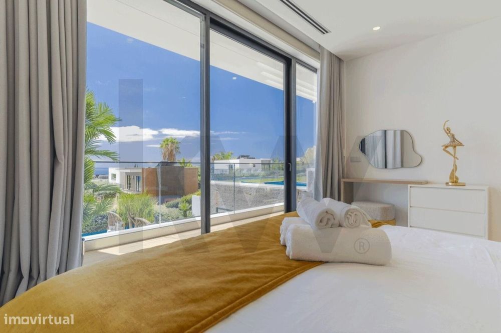 Diamond House | Moradia T4 com Piscina e Vista Mar – Funchal