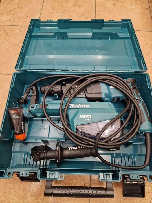 Перфоратор Makita HR2652  с пылесборником.