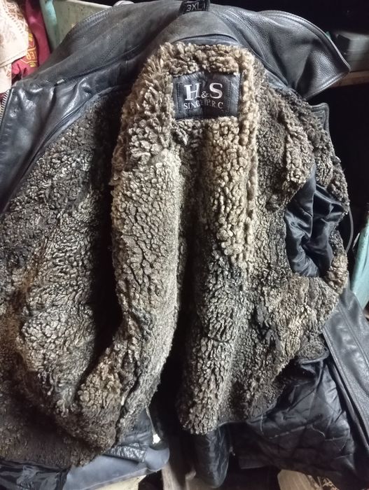 Продам куртка  кожаная.