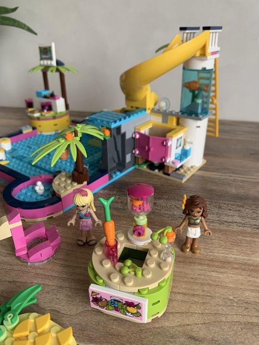 Конструктор LEGO Friends 41374 Андреа біля басейну