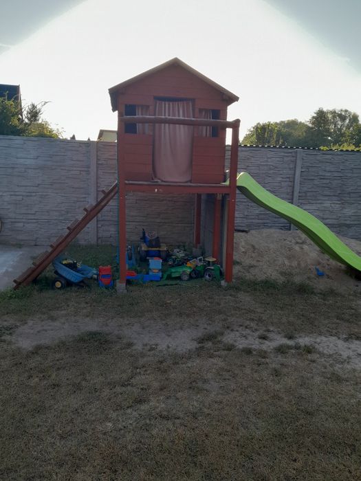 Sprzedam domek ze zjezdzalnią 3 metrową