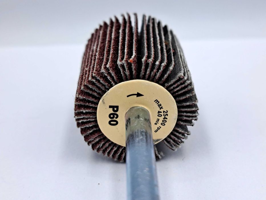 Nowa ŚCIERNICA TRZPIENIOWA listkowa P60 30x30x6