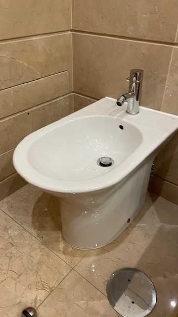 2 x Bides (Marca Sanitana) com torneiras inclusas!