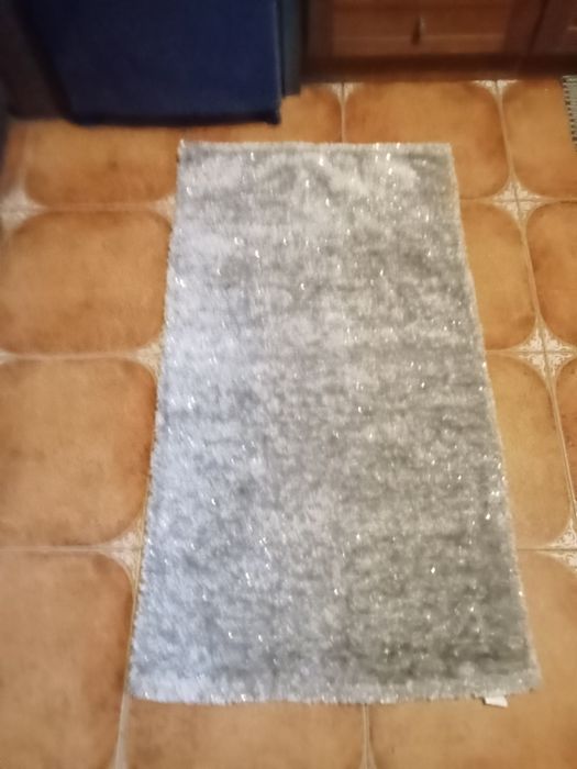 Vendo lindíssimo conjunto de tapetes de quarto novos.