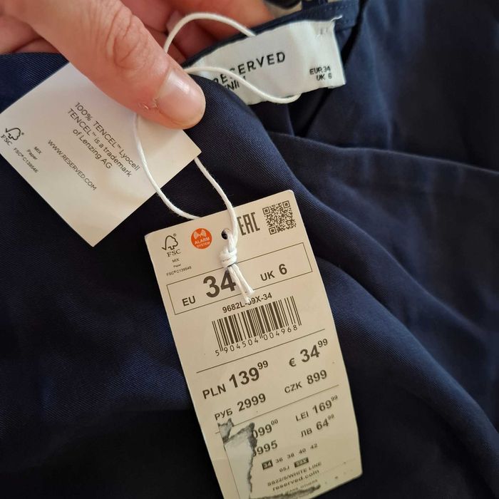 Długa sukienka na rakiaczkach wykonana z naturalnego materiału