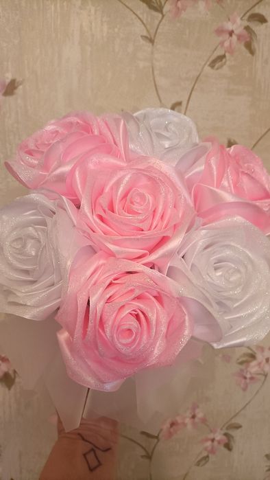 Квіти з атласної стрічки