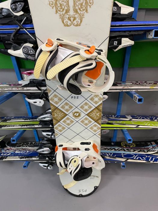 Сноуборд з кріпленням Flow