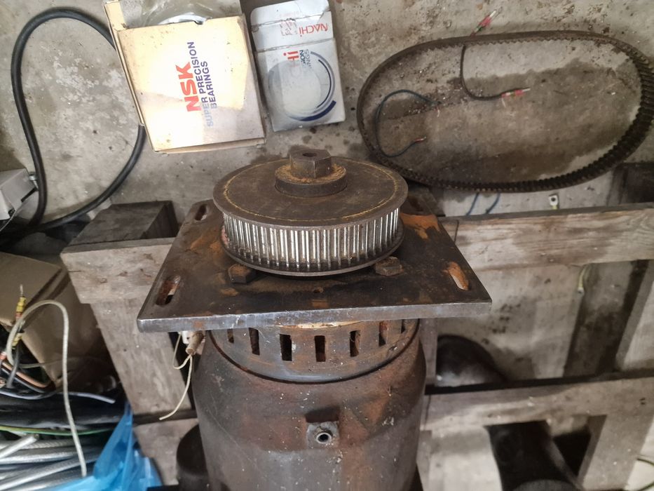 Silnik z przekładnią z frezaki bridgeport TNC3