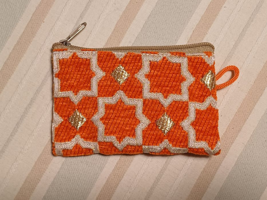 Porta-moedas de tecido com design étnico/geométrico, laranja/dourado