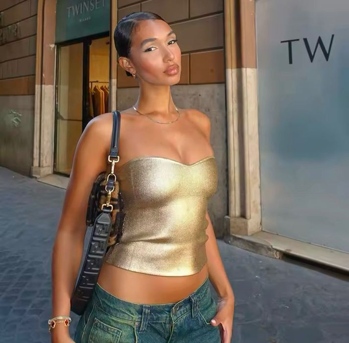 Топ з золотистої еластичної тканини