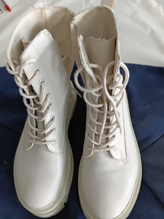Botas n 37 Stadivarius  (quase novas) cor Bege
