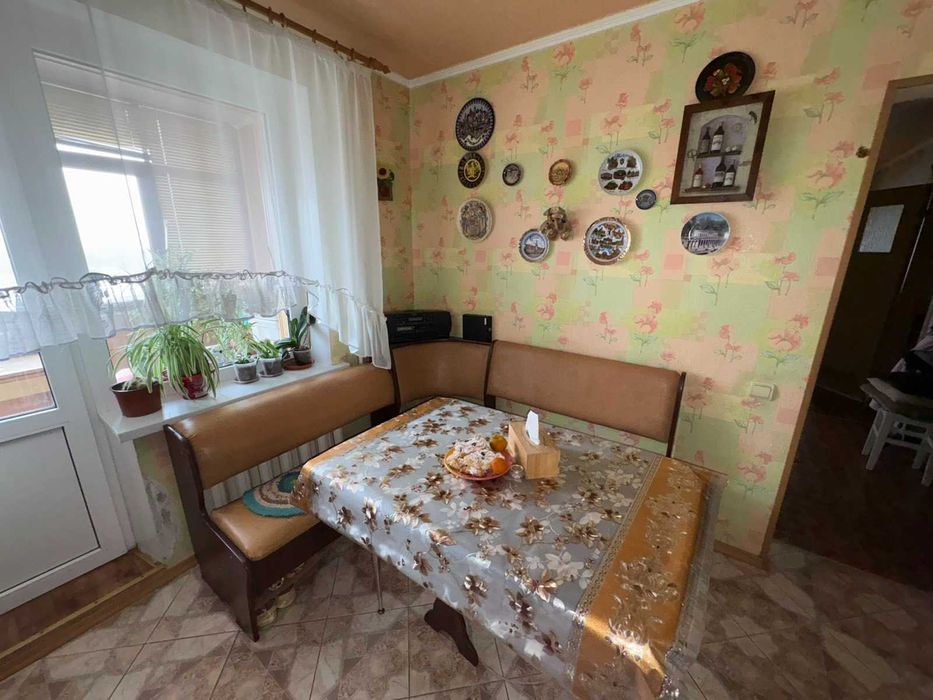 Продам 3-х комнатную видовую, крупногабаритную квартиру .