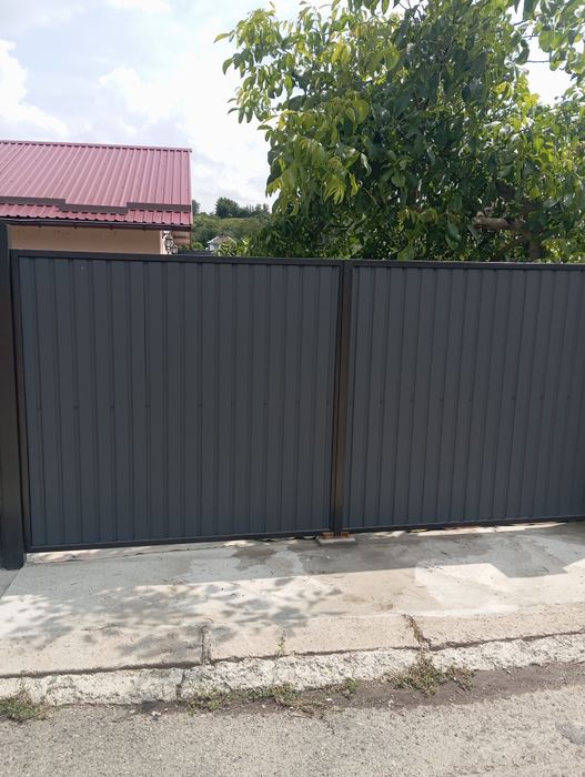 Будуємо паркани з металопрофіля різних розмірів та видів