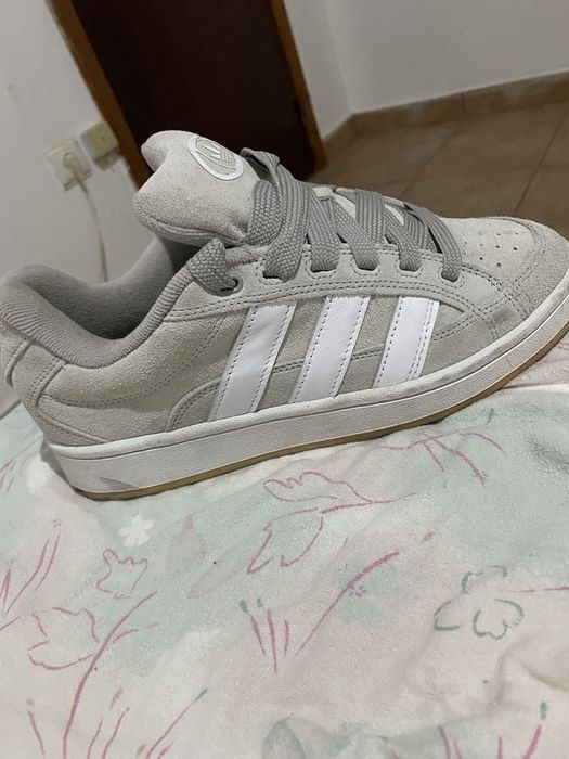 Tenis adidas semi novo
