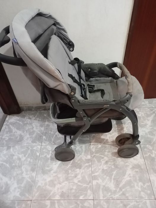 Carrinho de bebe com cadeiras