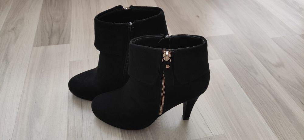 Buty zamszowe na zamek r. 37