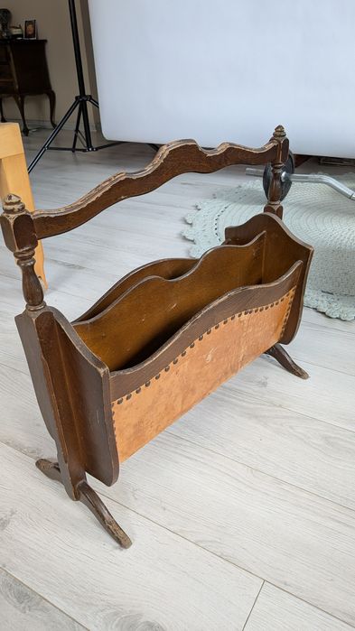 Gazetownik drewniany