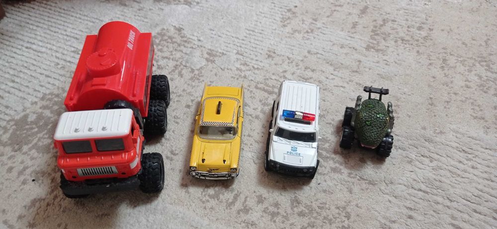 Машинки іграшки для хлопчиків