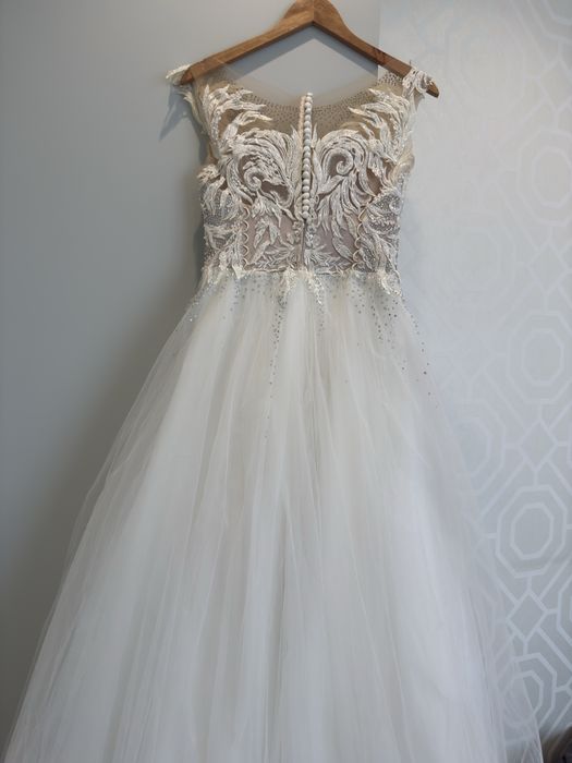 Вишукана весільна сукня
