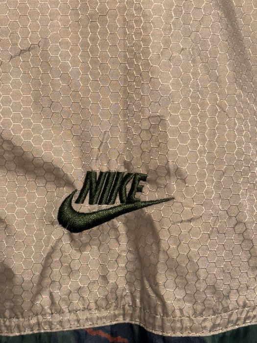 Оригинальная ветровка Nike Camo с капюшоном, размер M