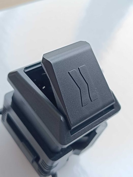 Камера заднього огляду із автоматичною функцією відкривання/закривання