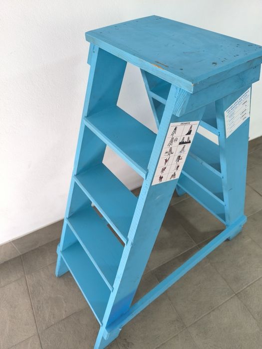 Escadote de Madeira Maciça – Robusto / Uso doméstico 4 Degraus