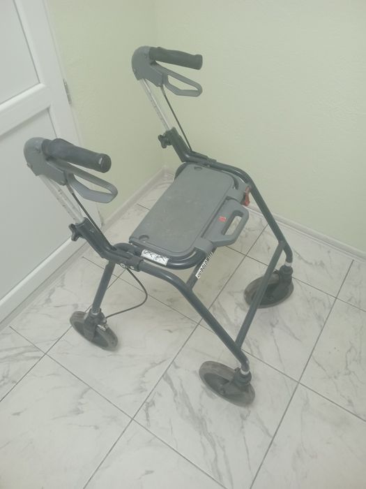 Продам ходунки б/у