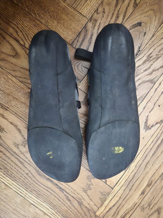 Buty wspinackowe Triop Rap 26cm
Dlugość 26 cm
Stan - bardzo dobry.
Bar