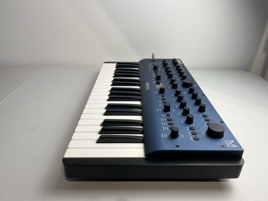 Sintetizador Modal Cobalt 8